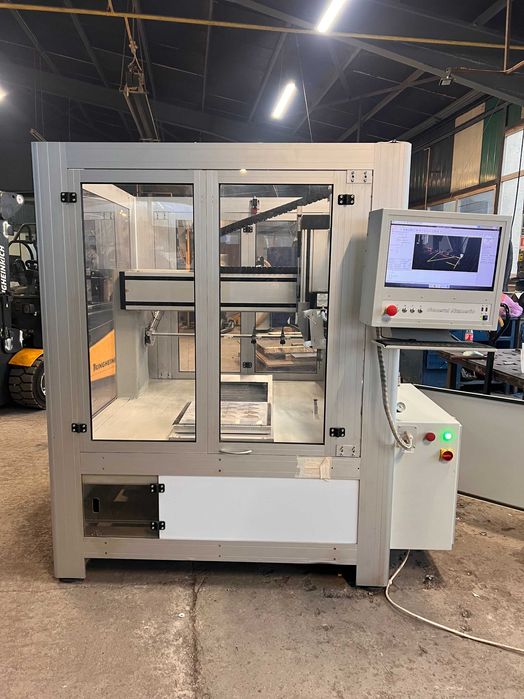 Vand /Inchiriez CNC . 5 AXE 750X750 MM