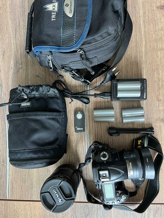 Nikon D90 + 2 oбектива, 3 батерии, мини трипод и дистанционно спусък