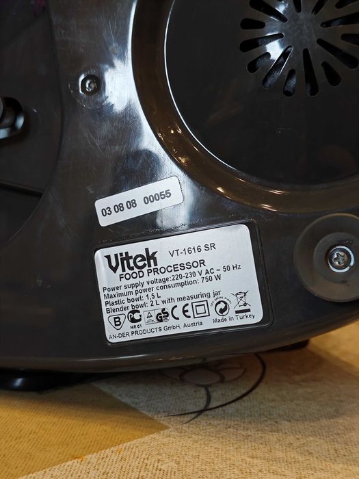 Продается кухонный комбайн Vitek VT-1616 SR, соковыжималка, блендер