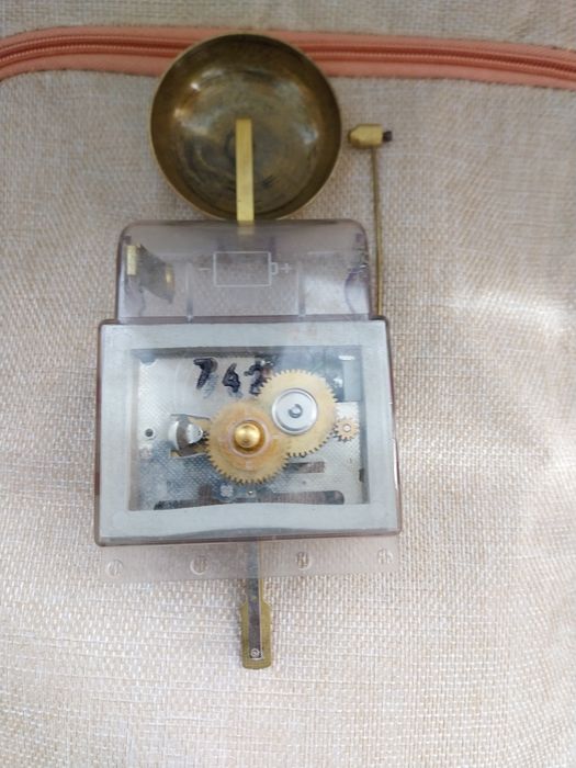 Mecanism ceas perete