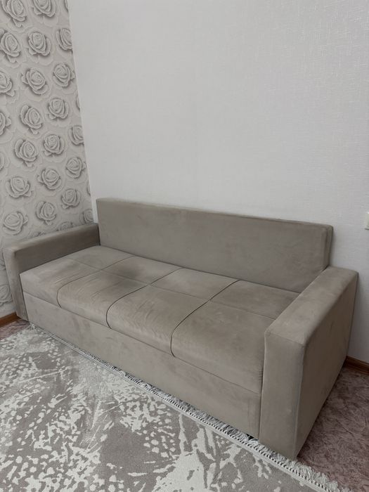 Продается диван бежевого цвета