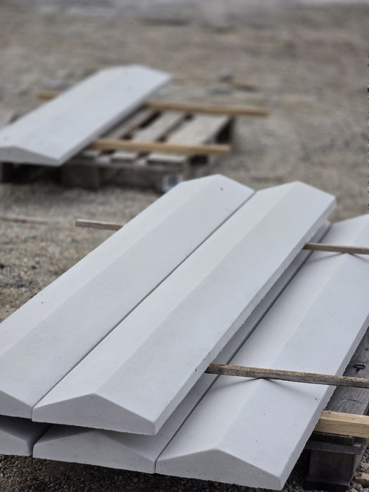 Capace de gard / coame / palarii / borduri