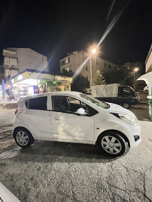 Chevrolet spark.