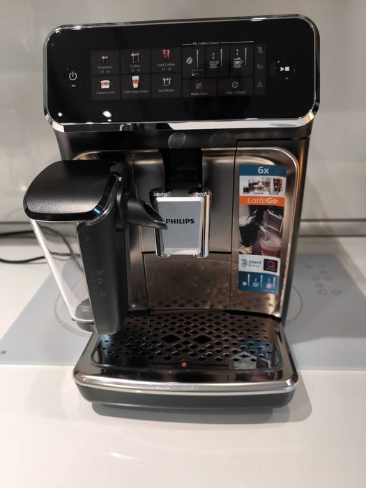 Автоматична Еспресо Кафеавтомат Кафемашина Philips EP3347/90, 1.8 л, 15 bar с Керамична Мелачка