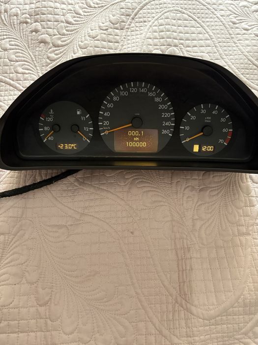 Щиток приборов мерседес