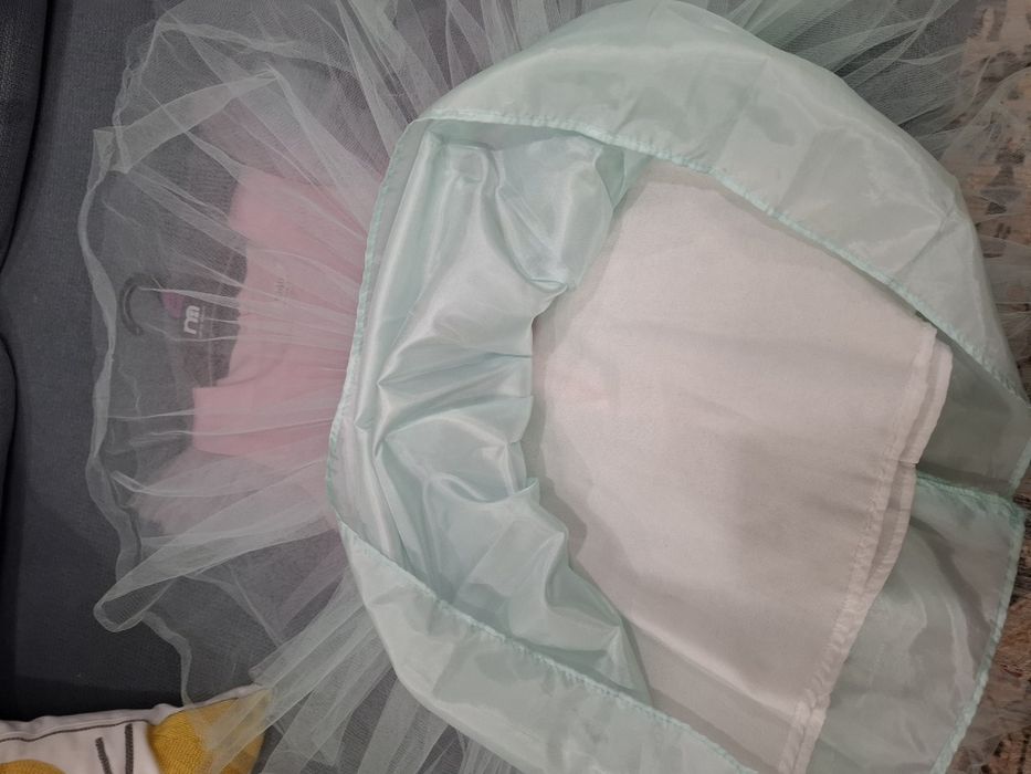 Платье красивое на 3,4-6 лет