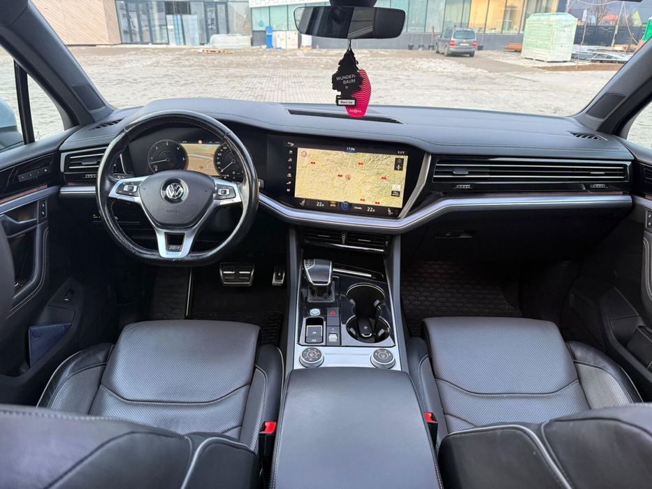 WV TUAREG 2019 impecabil