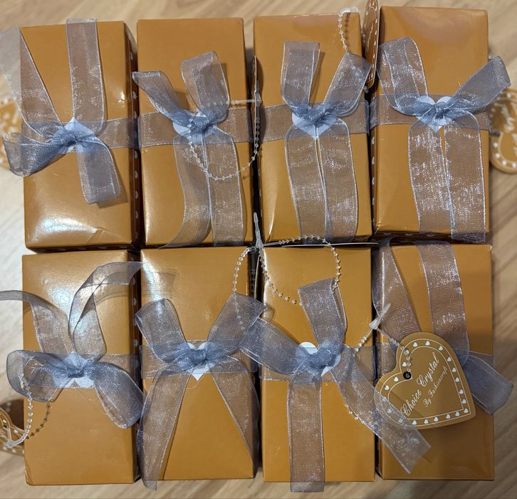 Trandafir din cristal în cutie elegantă – cadou deosebit.