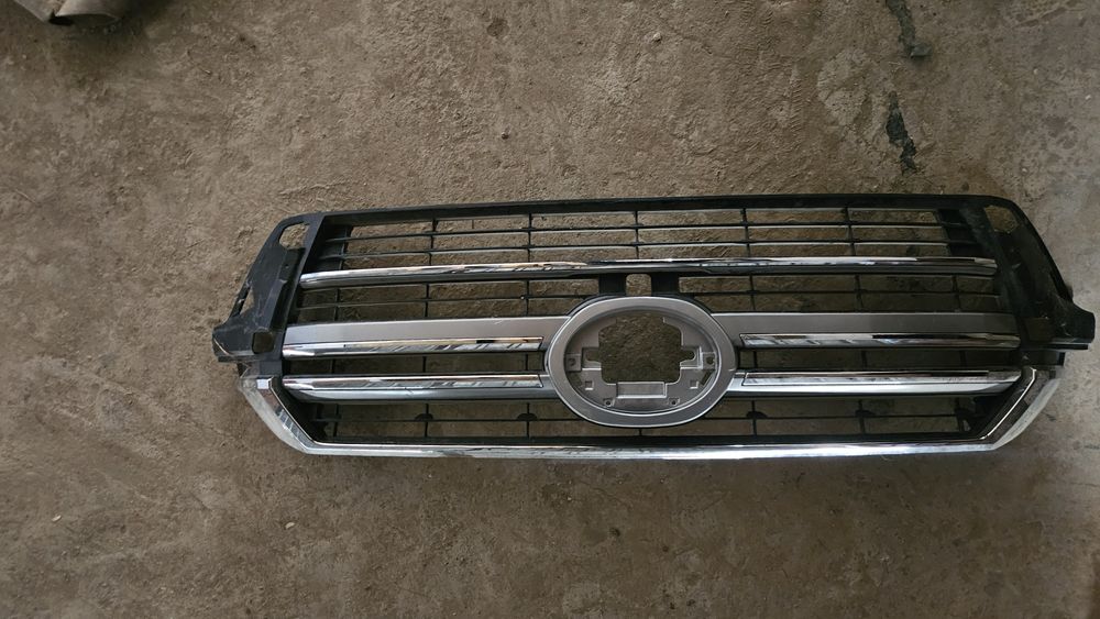 Решетка радиатора для внедорожника Toyota Land Cruiser 200 вто