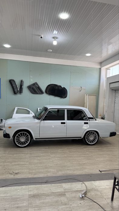 lada  vaz 2107 sotiladi