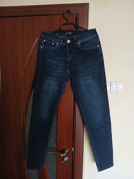 Vând blugi barbat noi skinny