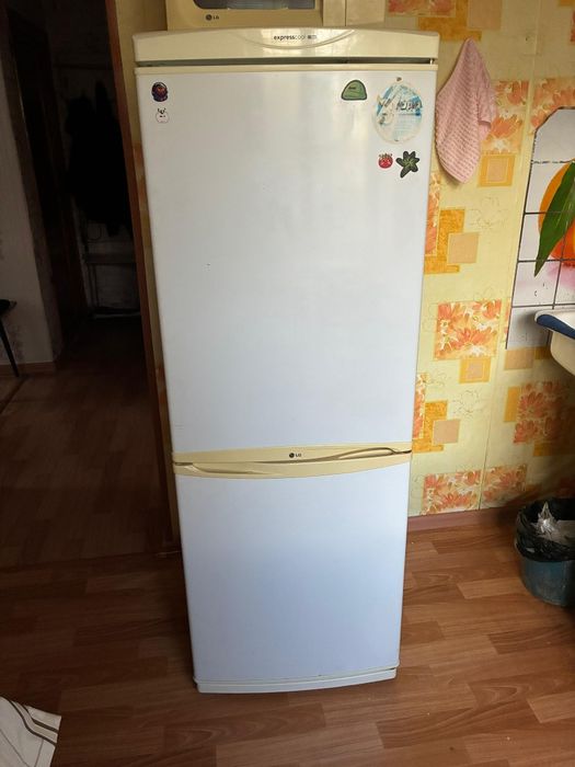 Продам холодильник