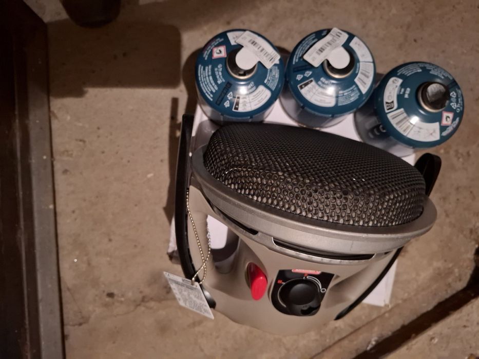 Продавам каталитична печка Coleman-blak