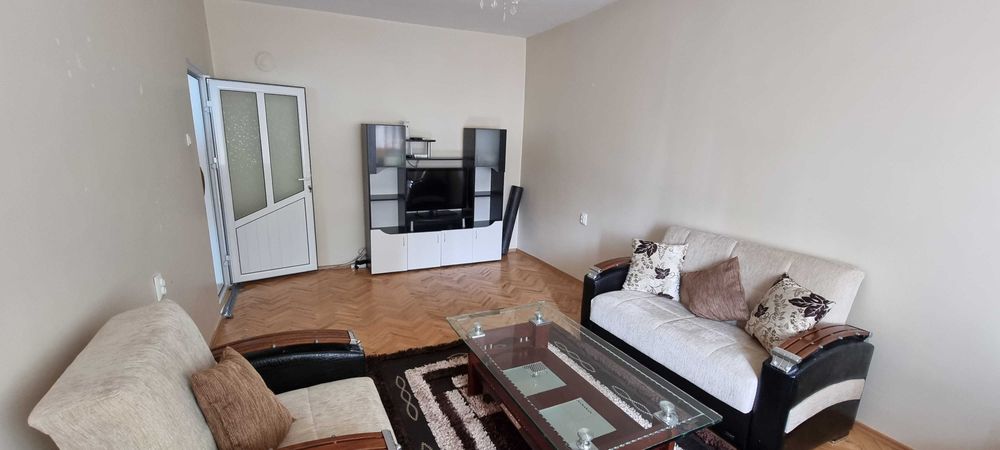 Дава се под наем Тристаен апартамент в Разград, Център - 72 кв.м за 612 € - Снимка #10