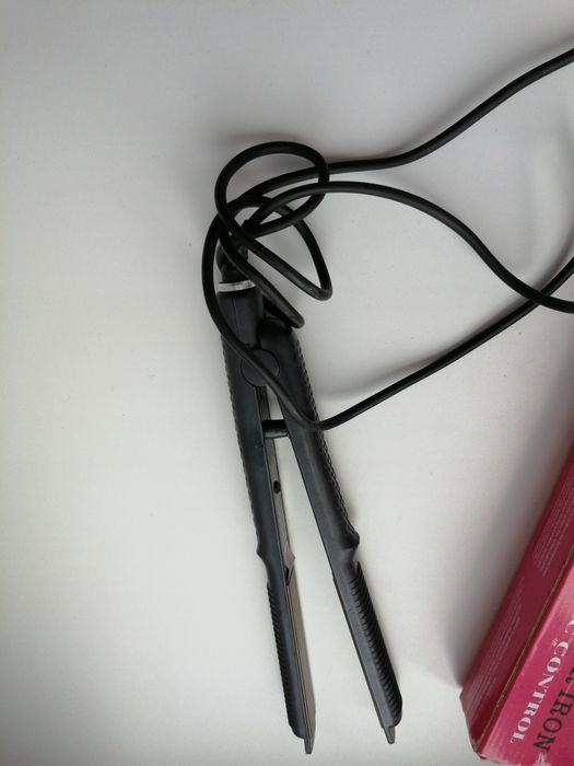 Выпремитель для волос. Срочно!