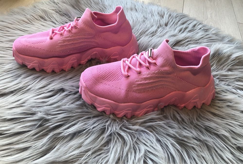 Розови маратонки