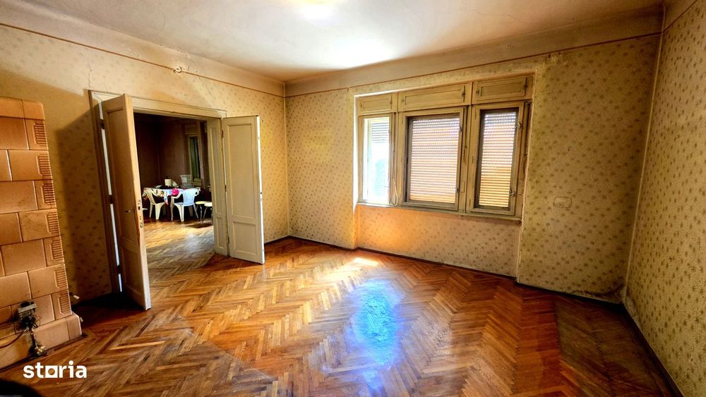 Apartament cu 4 camere , garaj si teren de 420 mp de vanzare zona Sub