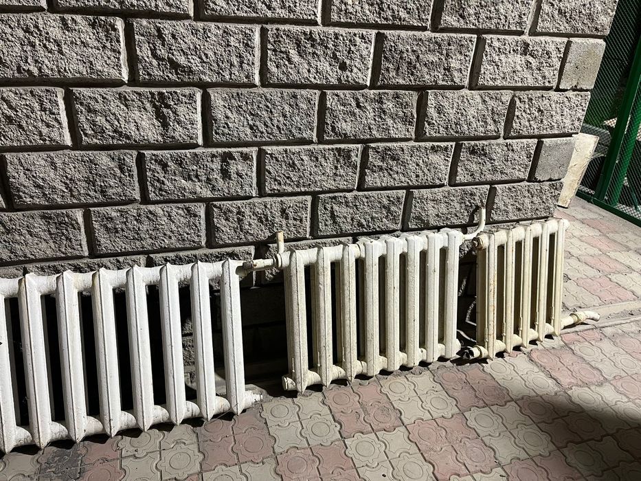 Продам чугунный радиатор