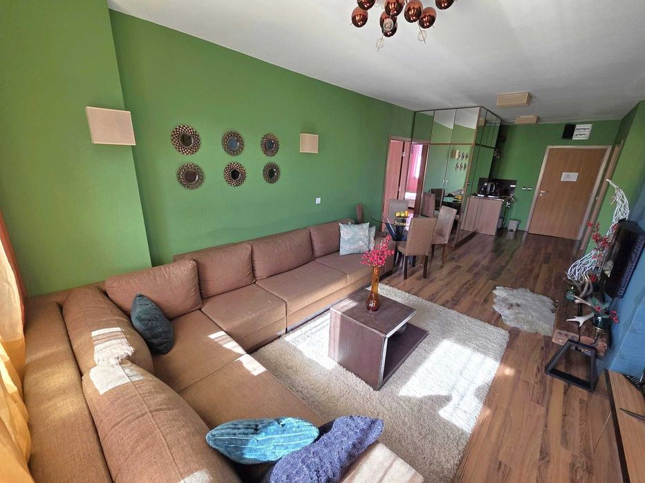 Елегантен тристаен апартамент с фронтална гледка към Пирин планина