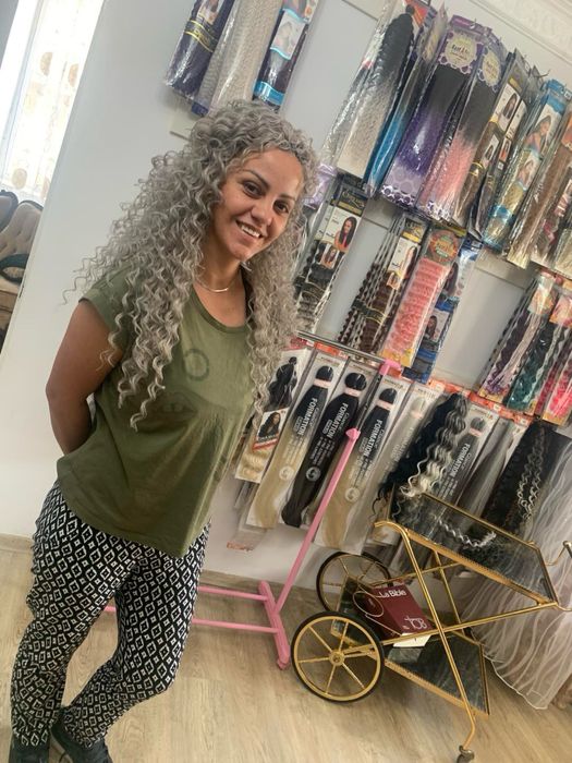 Aplicare extensii de păr Afro