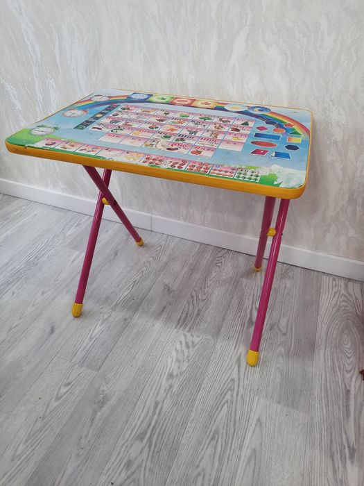 Продам детский стол