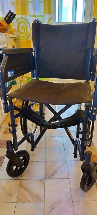 Scaun cu rotile Skinny,  pentru persoane cu handicap