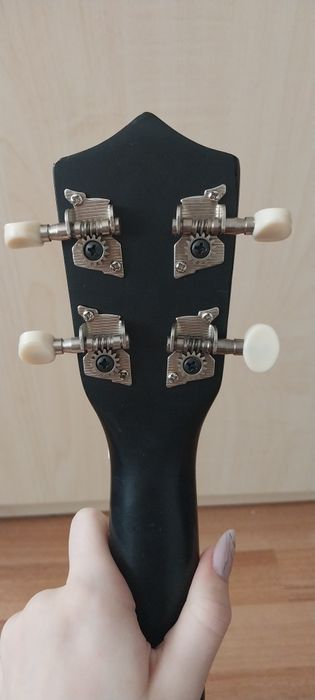 укулеле сопрано (б/у без,чехла)