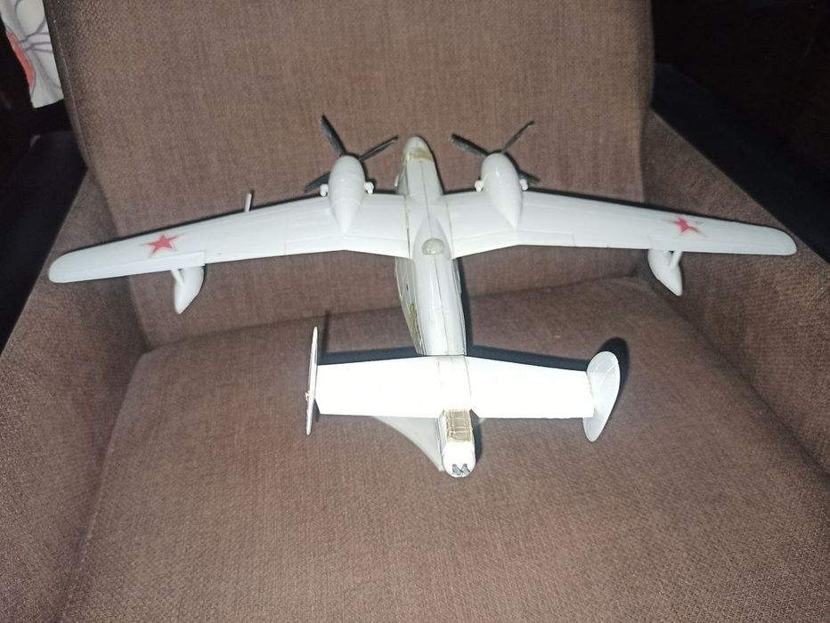 Модель самолёта БЕ-6 пластикарт ГДР