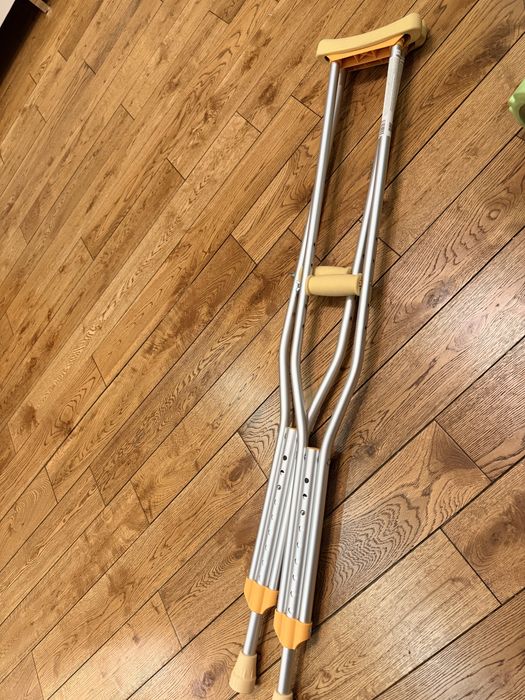 Костыли правктически новые в отличном состоянии, промоужат долго.