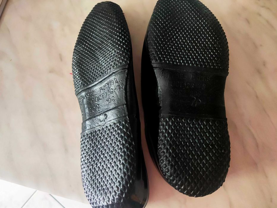 Продам галоши новые