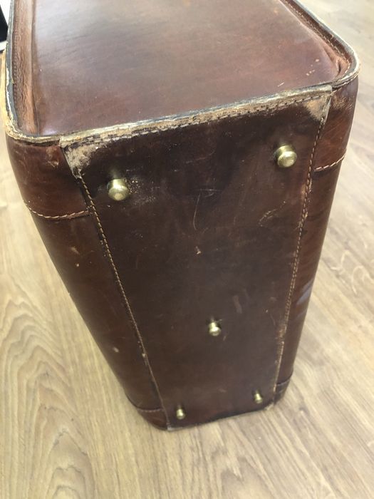 Продам чемодан из натуральной кожи