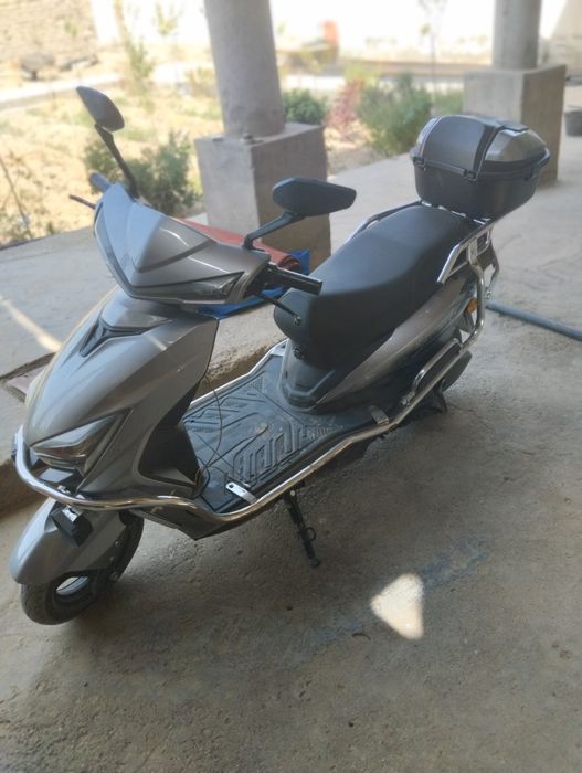 Sukuter surochni sotiladi