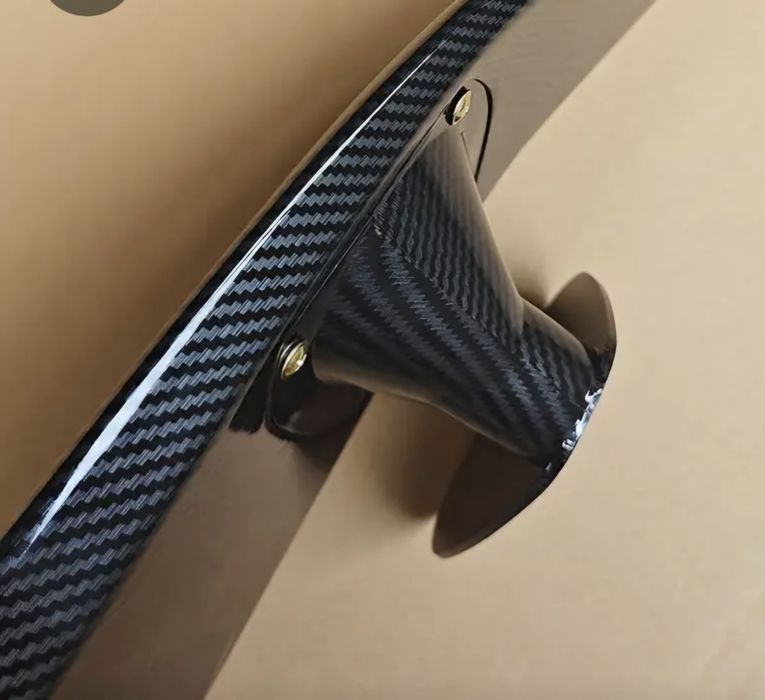 Продам новый спойлер.