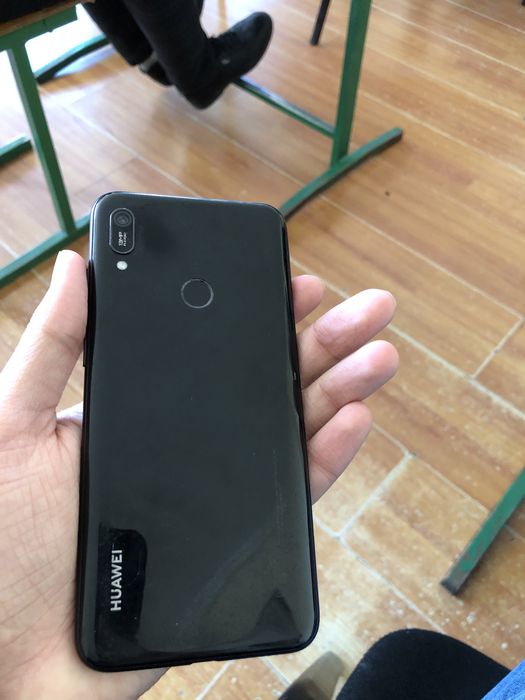Huawei Y6 2019 black: 600 000 so’m