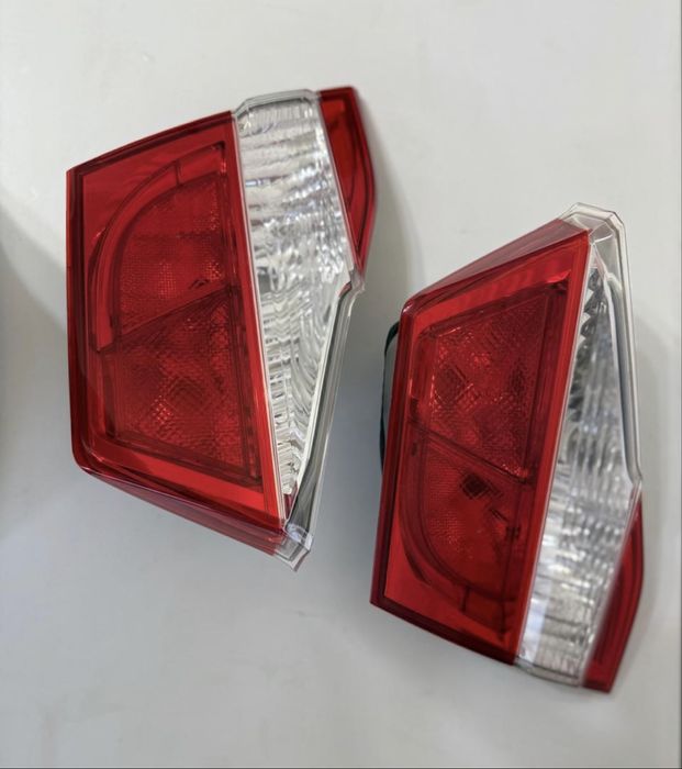 Фонарь на багажник Камри 50 европеец