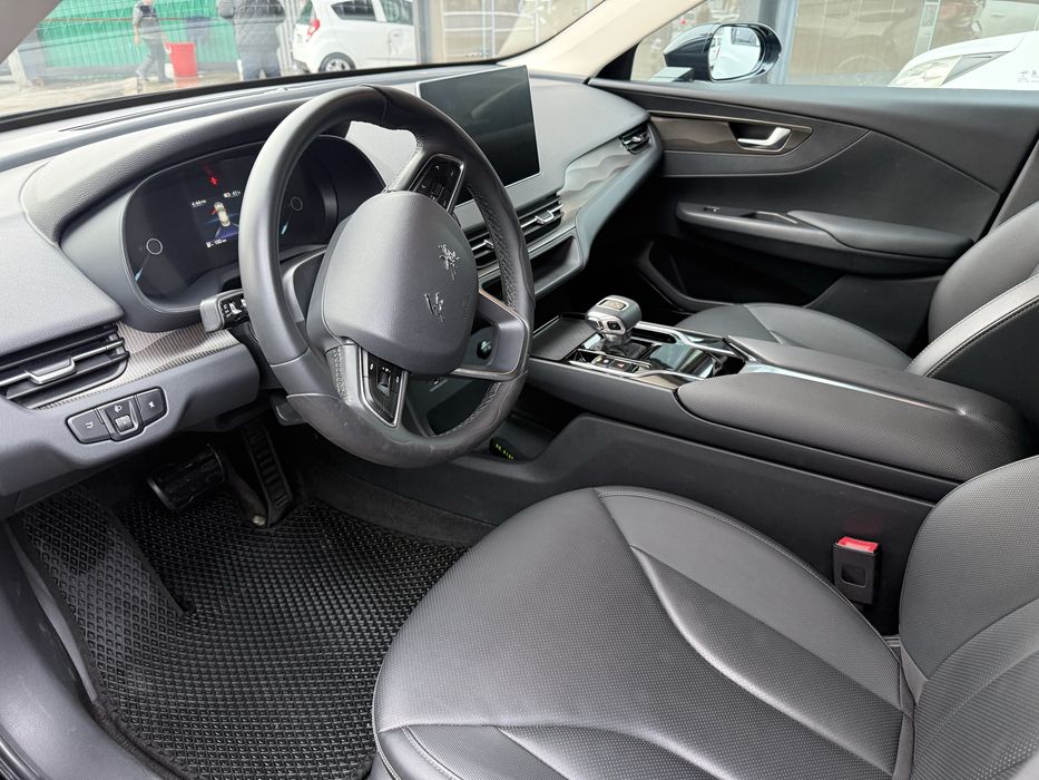 Hongqi E-QM5 2023 года 450 запас хода