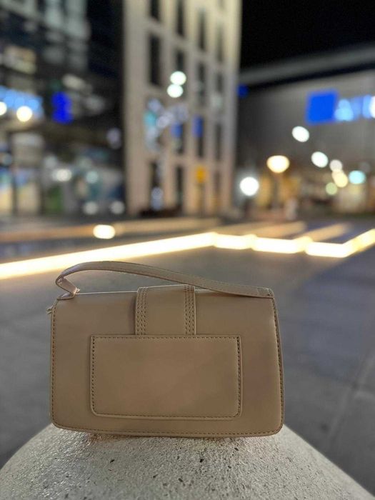 Geanta Jacquemus Le Grand Bambino Crem