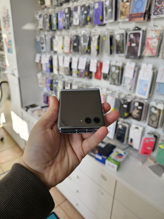 Moto Razr 40 Ultra, 8/256 GB, Nou, Garanție