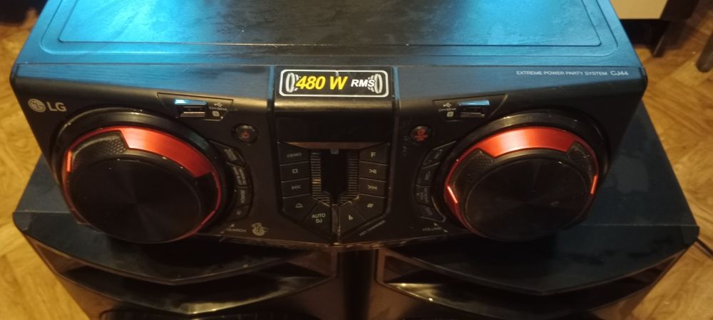 Продам музыкальный центр LG CJ 44