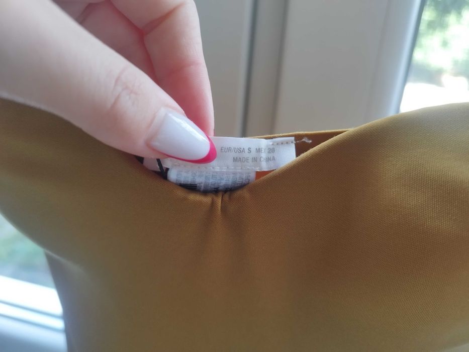 Къса рокля от ZARA, размер S, цвят горчица, по тялото