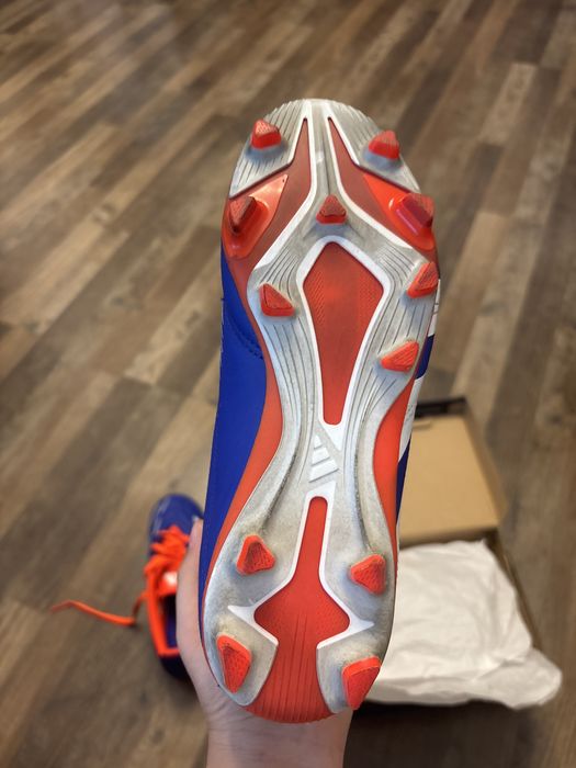 Ghete de fotbal predator