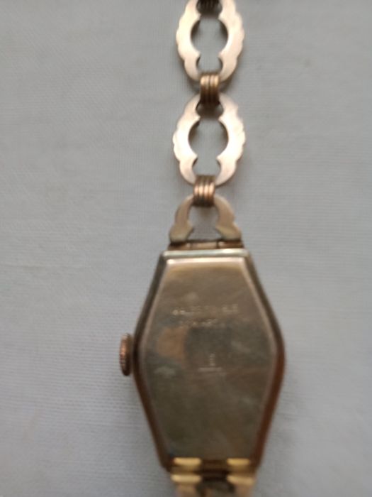 Продаются женские часы