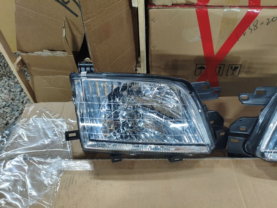 Фары передние Субару Форестер 2000/2002