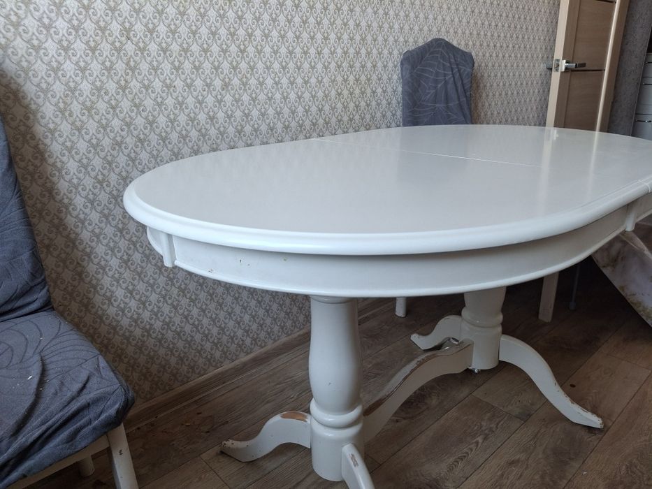 Продам стол овальный.