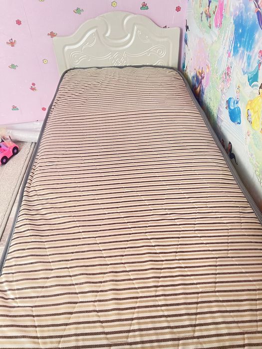 Кровать красивый