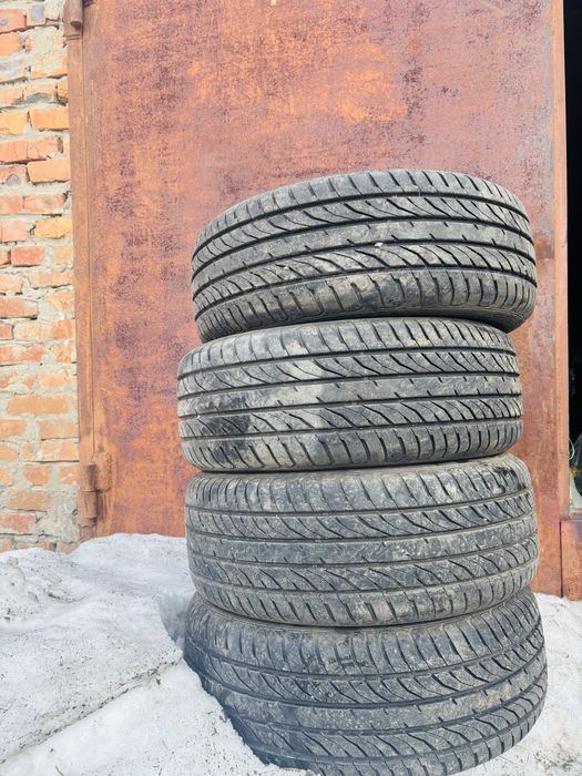 Продам резину 215/55 р16