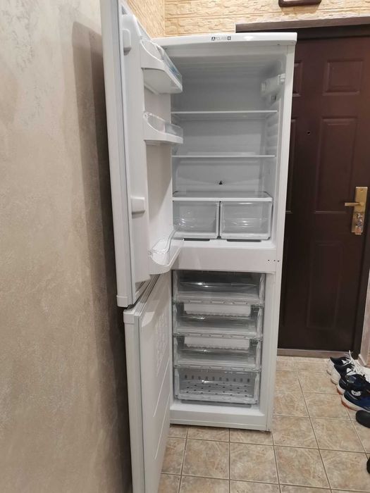 Хладилник с фризер - Indesit CAA 55