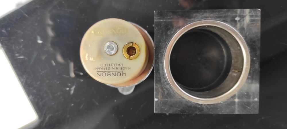 Brichetă Ronson... Brichetă de birou