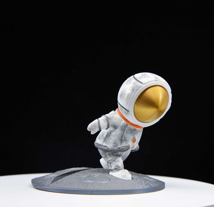 STAND TELEFON  ASTRONAUT PE LUNA -Handmade, dry brush + 4 straturi lac