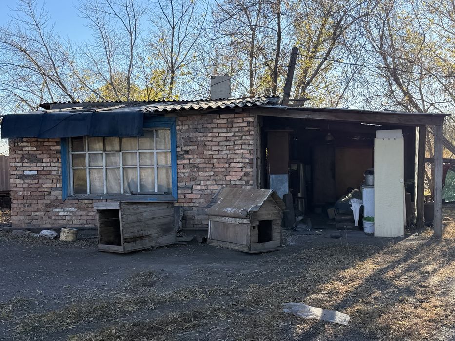 Дом на земле в поселке карабас